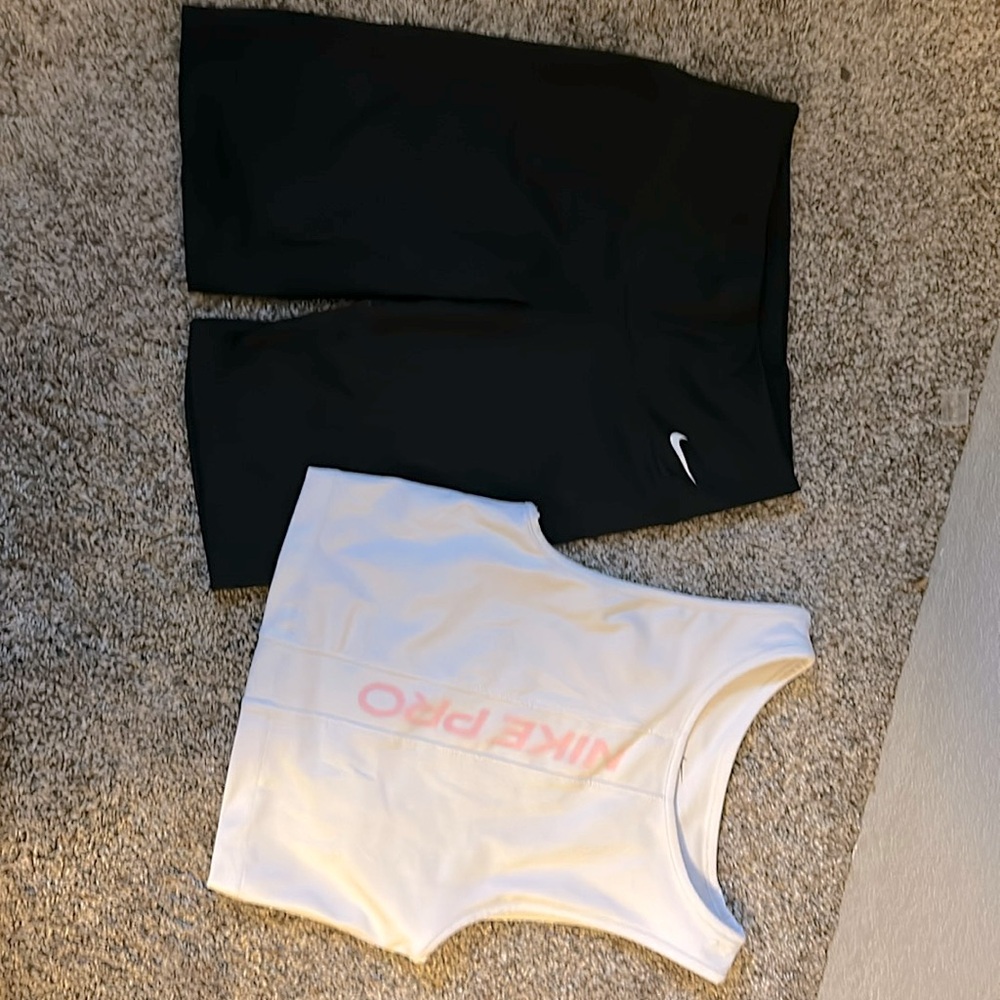 Nike work out fit, olny wore this once.